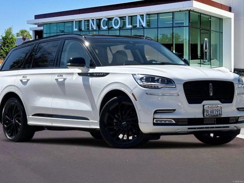 Certified 2023 Lincoln Aviator Black Label AWD/4WD image 2