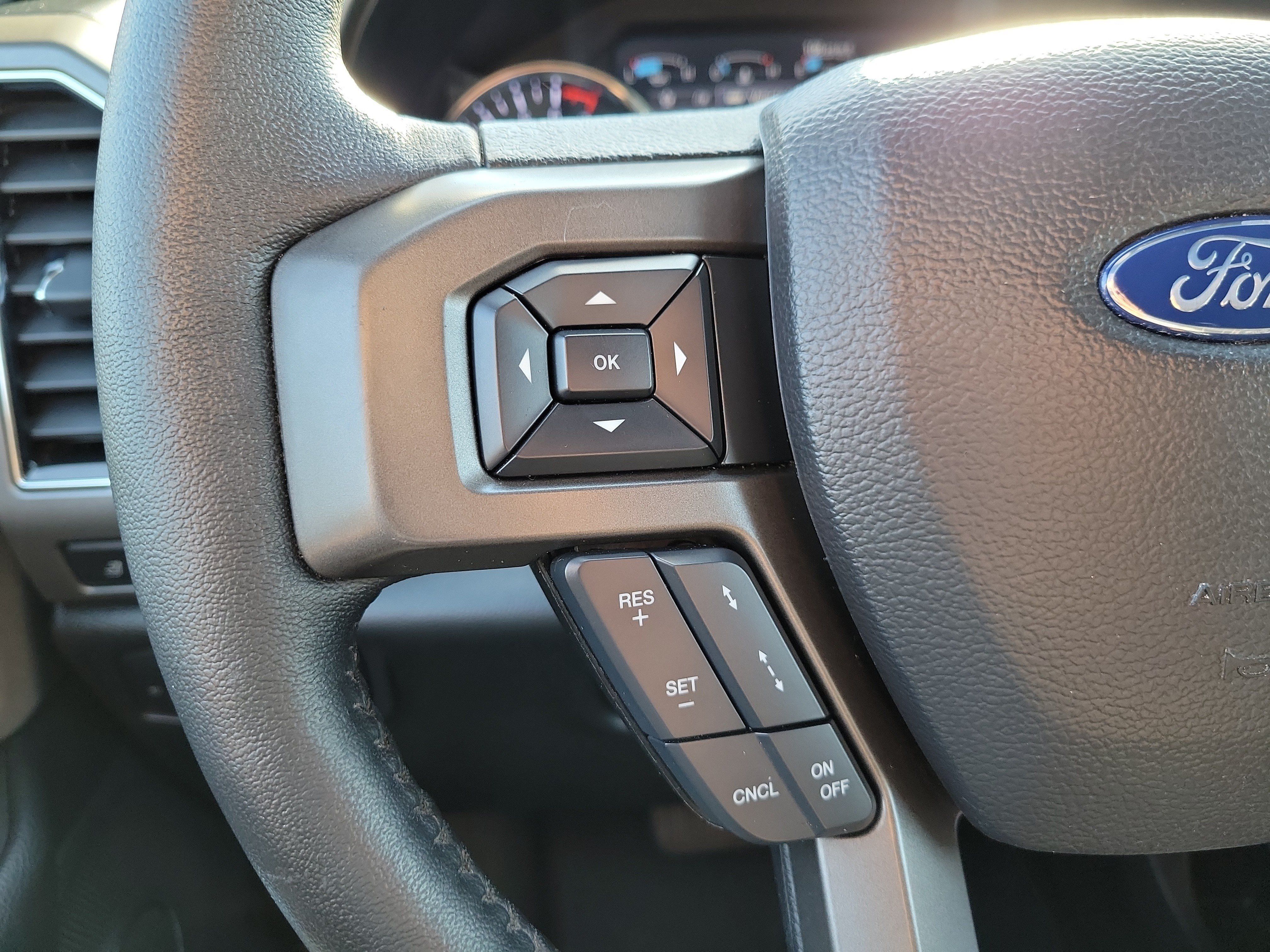 Used 2019 Ford Expedition XLT w/ Equipment Group 202A RWD image 28