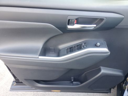 Used 2022 Toyota Highlander XLE image 20