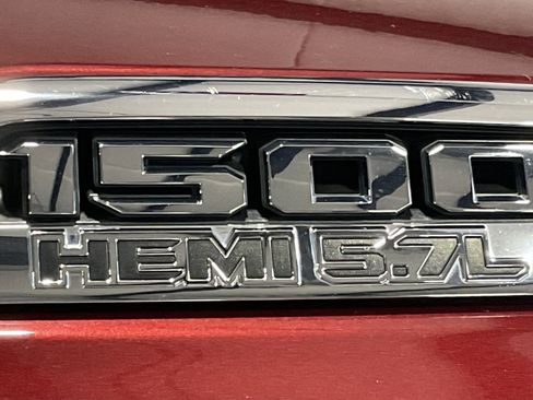 Used 2019 RAM 1500 Laramie AWD/4WD image 9