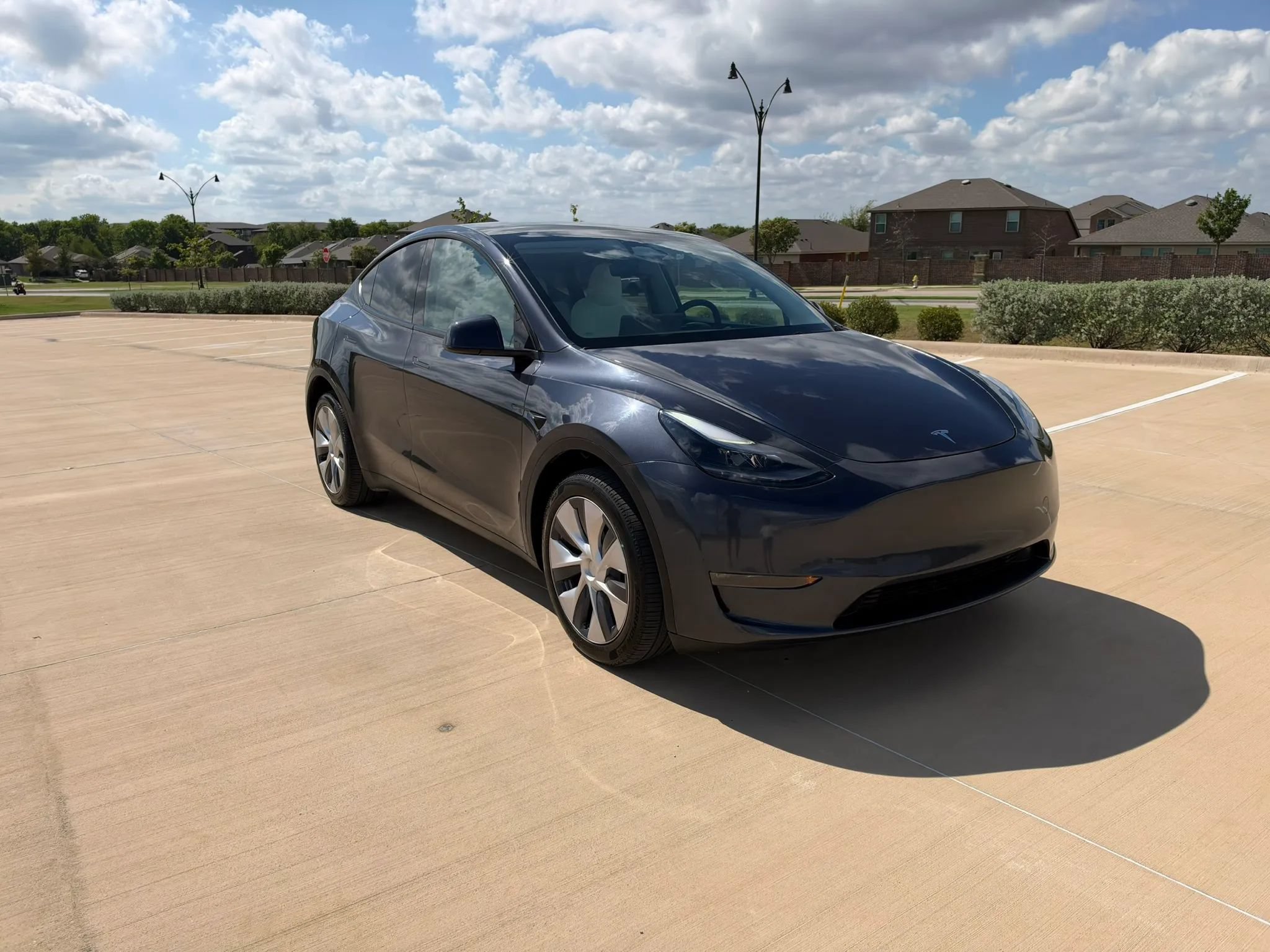 Used 2024 Tesla Model Y Long Range AWD/4WD image 3