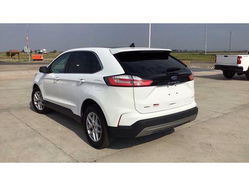 Used 2024 Ford Edge SEL w/ Convenience Package AWD/4WD image 3