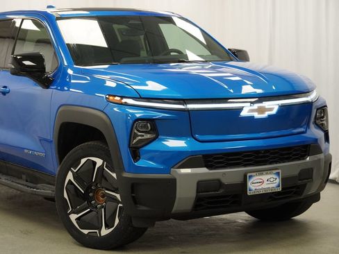 New 2026 Chevrolet Silverado EV LT AWD/4WD image 8