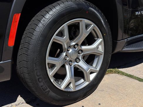 Used 2022 Jeep Wagoneer Series II image 12