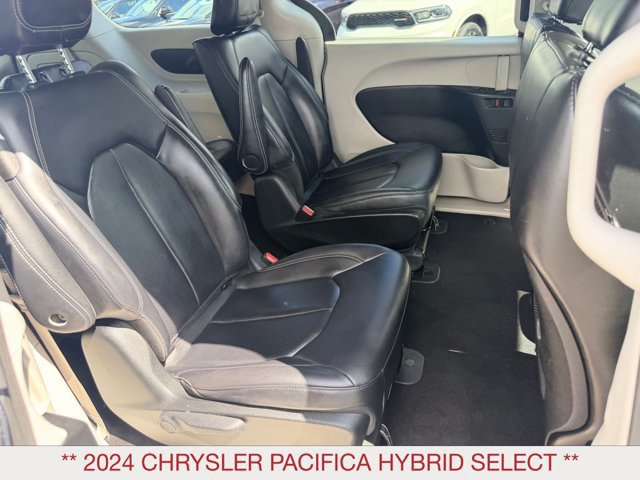 Certified 2024 Chrysler Pacifica Limited FWD image 10