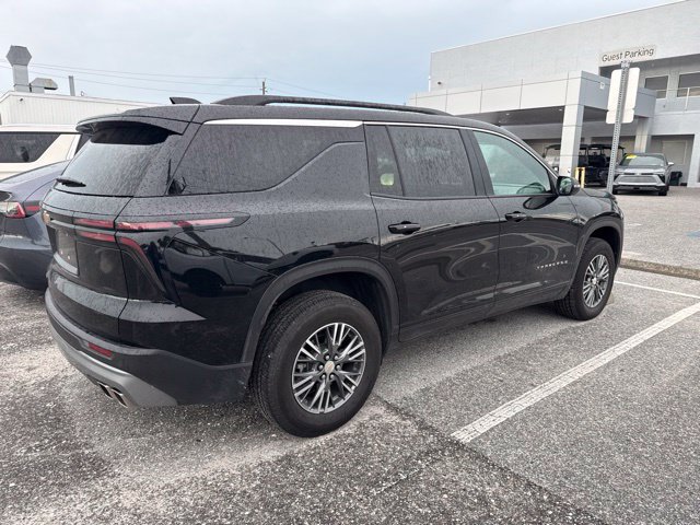 Used 2025 Chevrolet Traverse LT FWD image 3