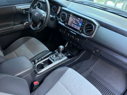 Used 2022 Toyota Tacoma TRD Off-Road w/ Black Out Package (TMS) AWD/4WD image 17