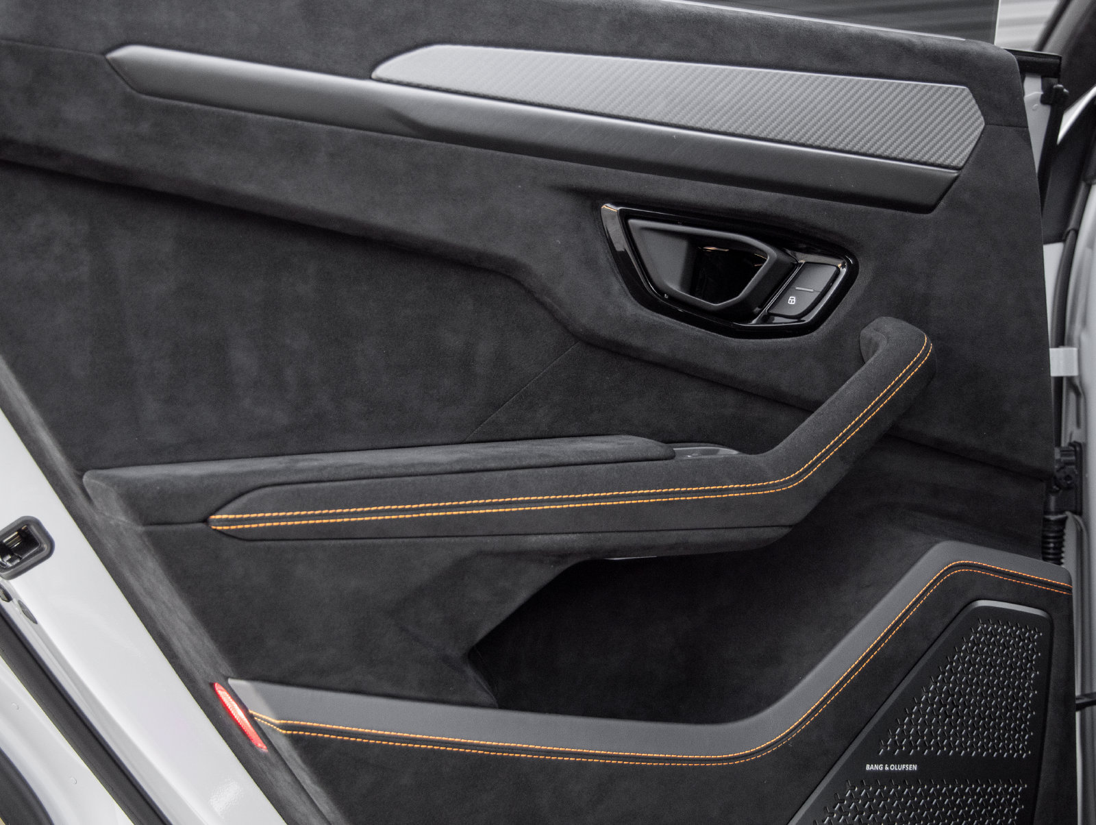 Used 2024 Lamborghini Urus Performante AWD/4WD image 48