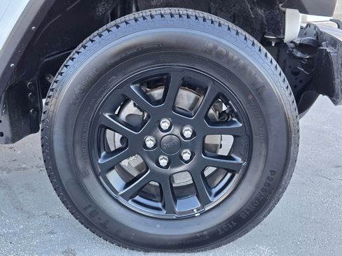 Used 2023 Jeep Gladiator Overland image 9