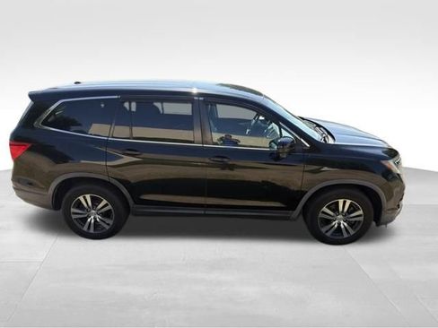 Used 2017 Honda Pilot EX image 2