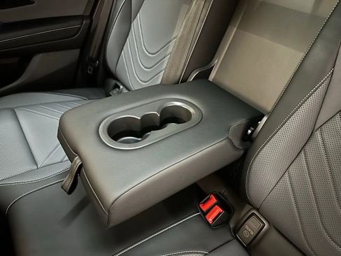 Certified 2025 Volkswagen Tiguan SE R-Line image 31