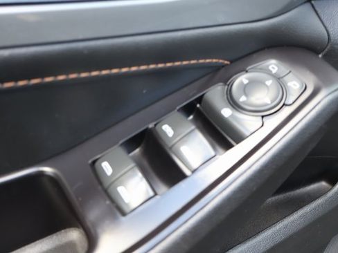 Used 2020 Chevrolet Traverse LT image 9