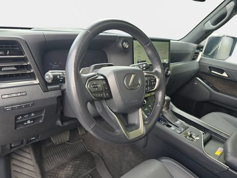 Used 2024 Lexus GX 550 AWD/4WD image 18