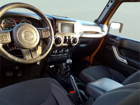 Used 2014 Jeep Wrangler Unlimited Sahara w/ Dual Top Group AWD/4WD image 5