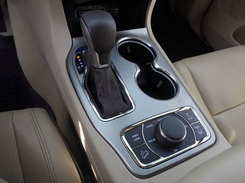 Used 2020 Jeep Grand Cherokee Overland image 19