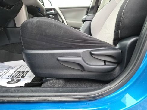 Used 2018 Toyota RAV4 XLE image 16