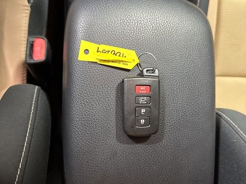 Used 2018 Toyota RAV4 XLE FWD image 31