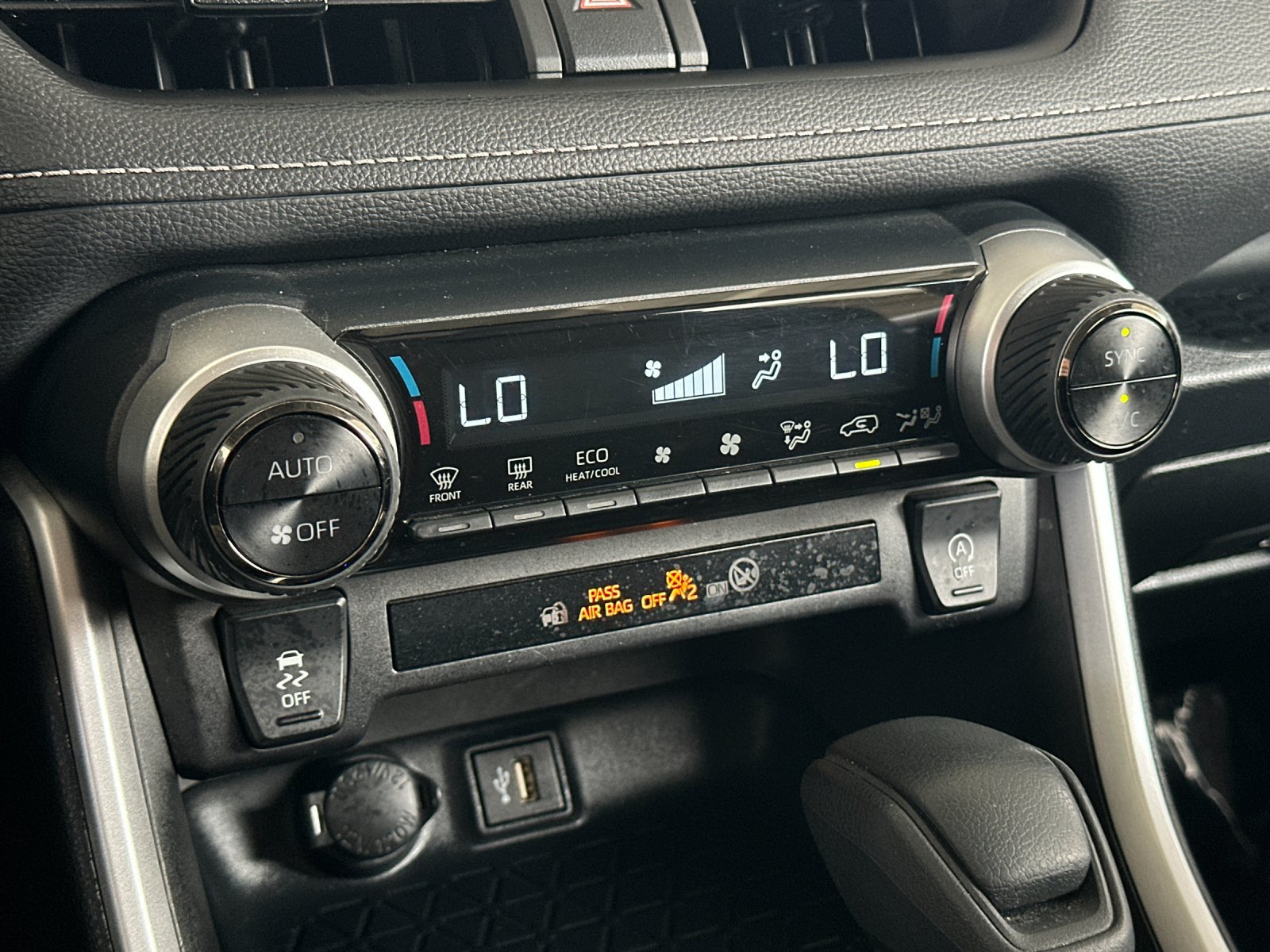 Used 2025 Toyota RAV4 XLE AWD/4WD image 18