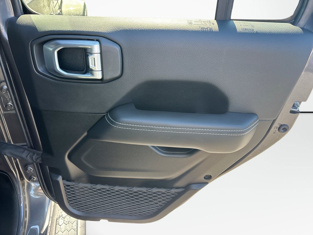 Used 2023 Jeep Wrangler Unlimited Sahara AWD/4WD image 18