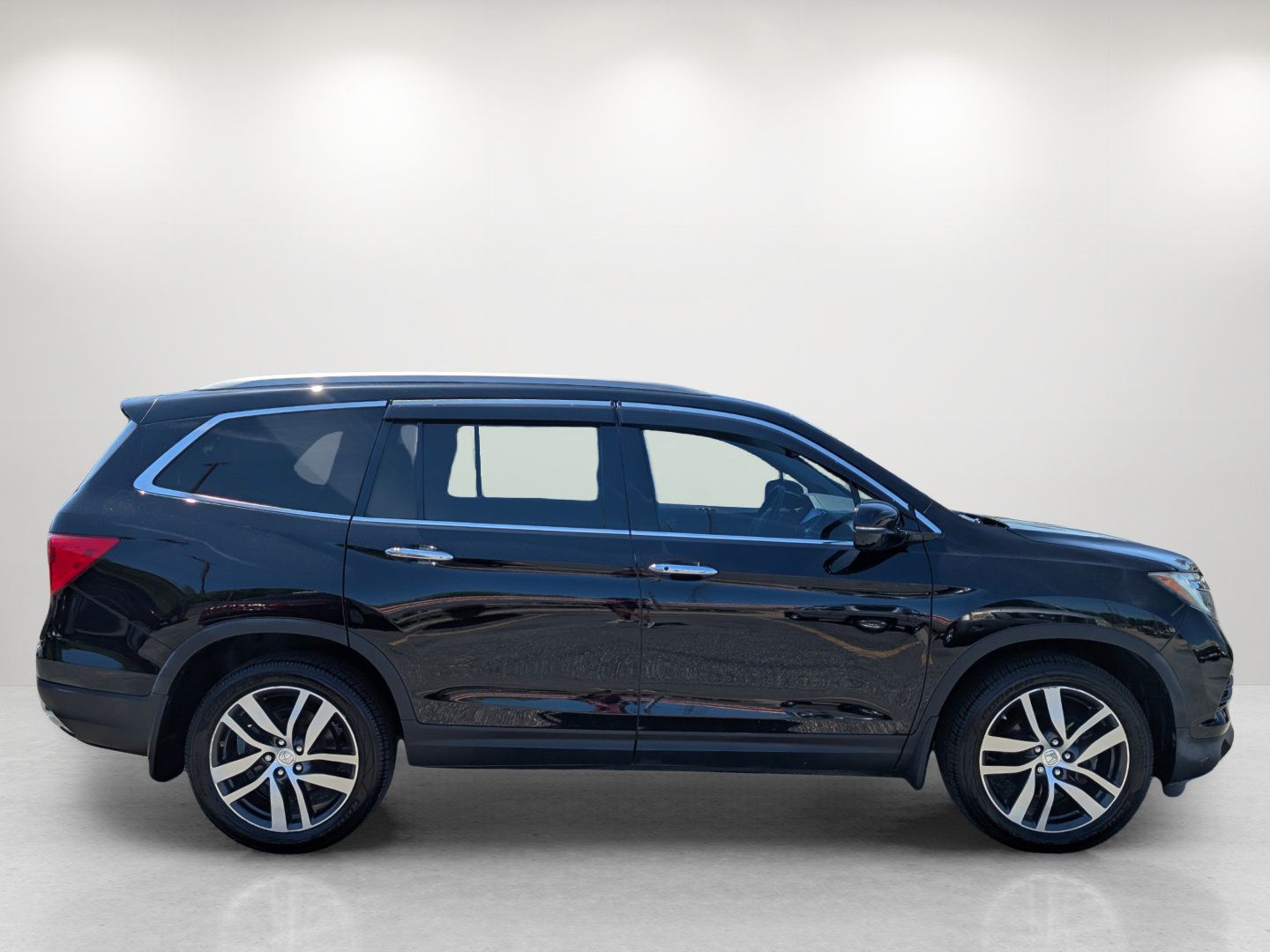 Used 2017 Honda Pilot Elite image 4