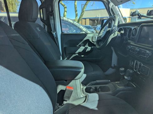 Used 2023 Jeep Gladiator Willys image 7