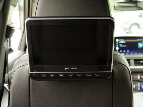 Used 2022 Chevrolet Tahoe Z71 w/ Luxury Package image 34