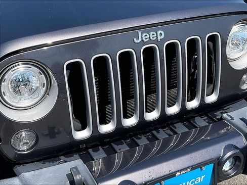 Used 2018 Jeep Wrangler Unlimited Sahara AWD/4WD image 28