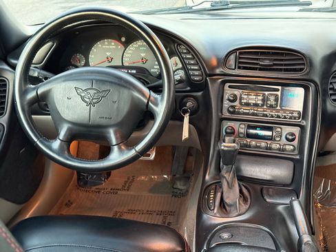 Used 1997 Chevrolet Corvette Coupe w/ Memory Pkg image 4