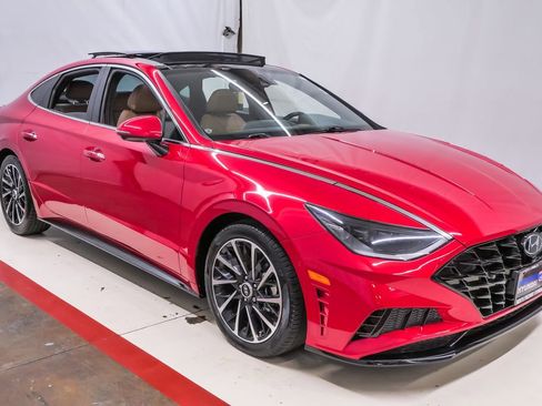 Used 2021 Hyundai Sonata Limited w/ Preferred Accessory Package image 5