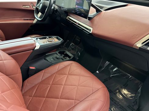 Certified 2023 BMW iX xDrive50 w/ Premium Package image 32