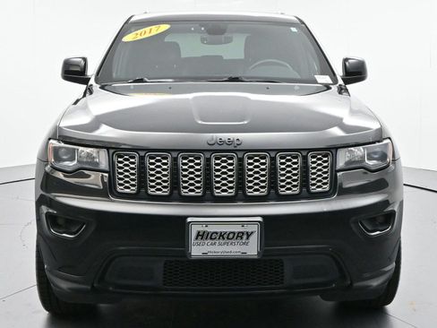 Used 2017 Jeep Grand Cherokee Altitude AWD/4WD image 2