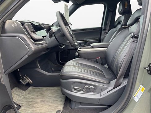 Used 2023 Rivian R1S Launch Edition image 9