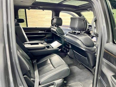 Used 2023 Jeep Grand Wagoneer Series II AWD/4WD image 18