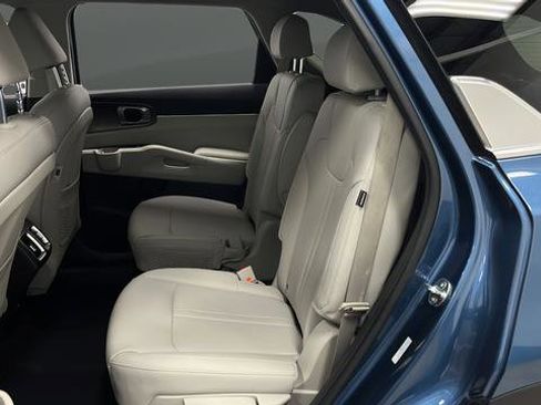 Used 2025 Kia Sorento EX image 12