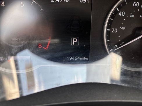 Used 2025 Nissan Versa SV FWD image 38