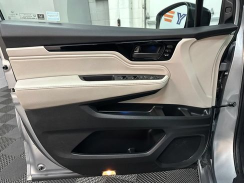 Used 2025 Honda Odyssey Touring image 16