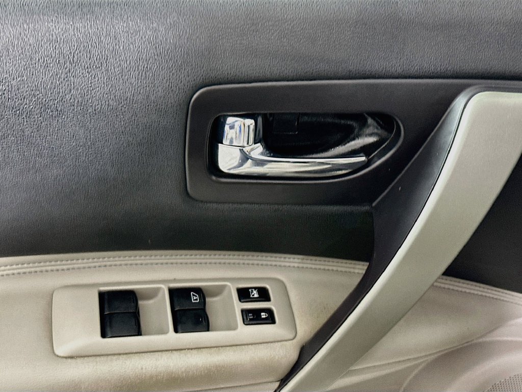 Used 2010 Nissan Rogue SL w/ Leather Pkg FWD image 21