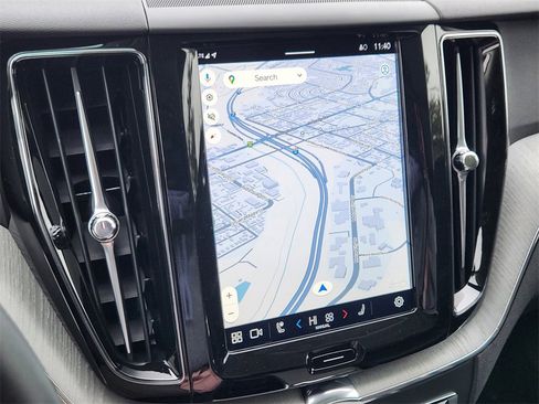 Used 2025 Volvo XC60 B5 Plus image 12