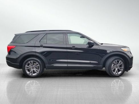 Certified 2023 Ford Explorer XLT w/ Equipment Group 202A AWD/4WD image 3