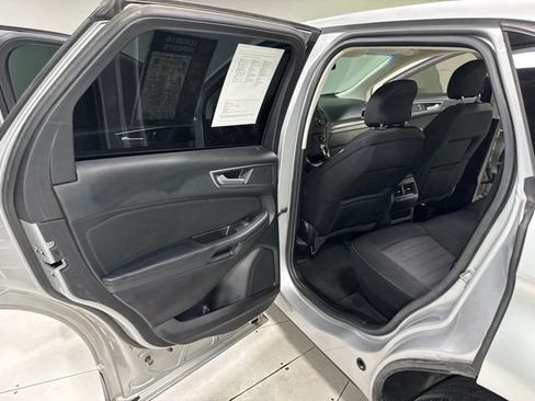Used 2018 Ford Edge SE FWD image 20