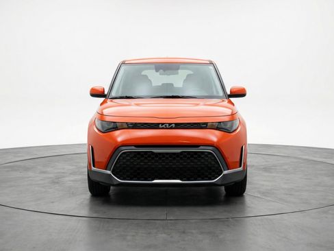 Used 2025 Kia Soul LX w/ LX Technology Package image 2