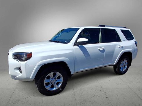 Used 2022 Toyota 4Runner SR5 RWD image 4
