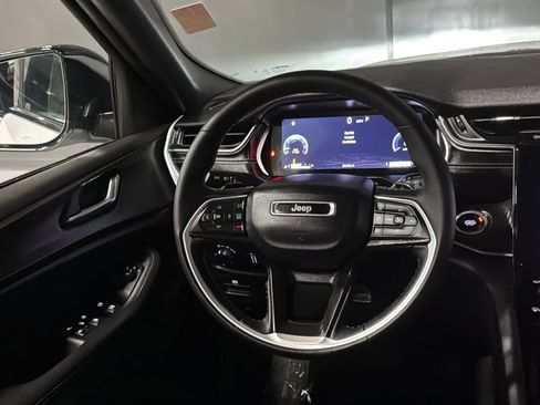 Used 2024 Jeep Grand Cherokee Altitude AWD/4WD image 26