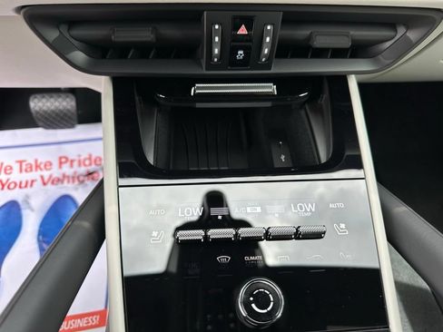 Certified 2025 Porsche Cayenne E-Hybrid AWD/4WD image 23
