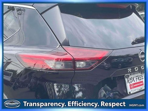 Certified 2023 Nissan Rogue SV image 11