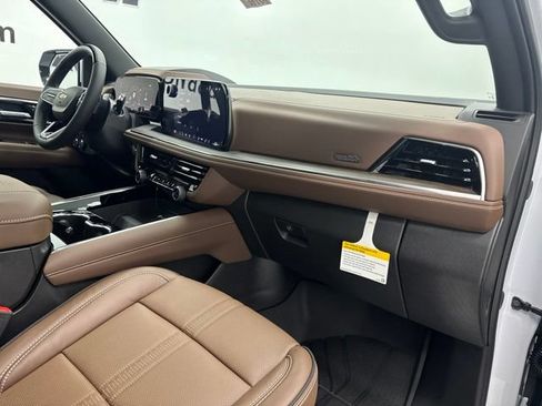 New 2026 Chevrolet Suburban High Country AWD/4WD image 35