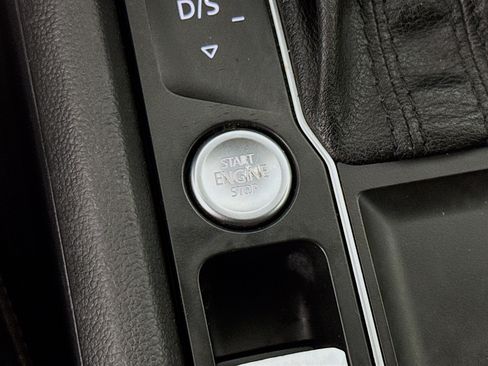 Used 2018 Volkswagen Atlas SE FWD image 19