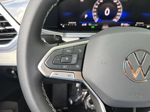 New 2026 Volkswagen Taos SE FWD image 22