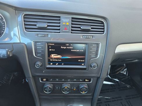 Used 2016 Volkswagen e-Golf SE w/ DC Fast Charging Package image 7