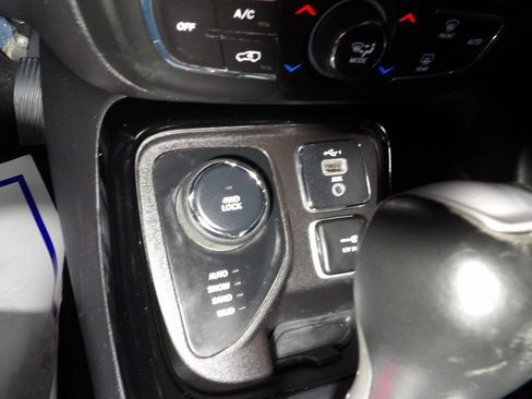 Used 2019 Jeep Compass Limited AWD/4WD image 13